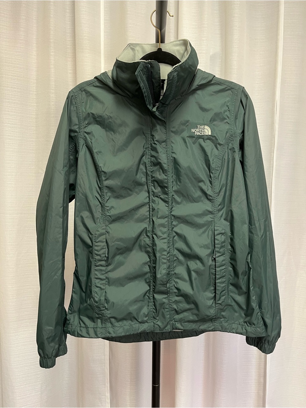 The North Face Women's Resolve Jacket in green | size small